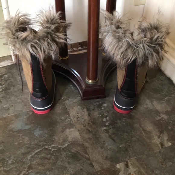 Women’s snow boots 👢 - Picture 3 of 5